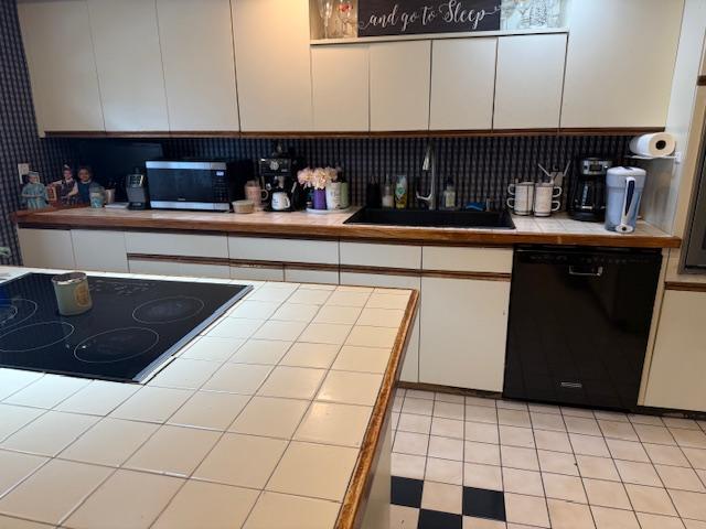 20250822-013015340-8944-fcbe039cafae_kitchen new 2.jpg